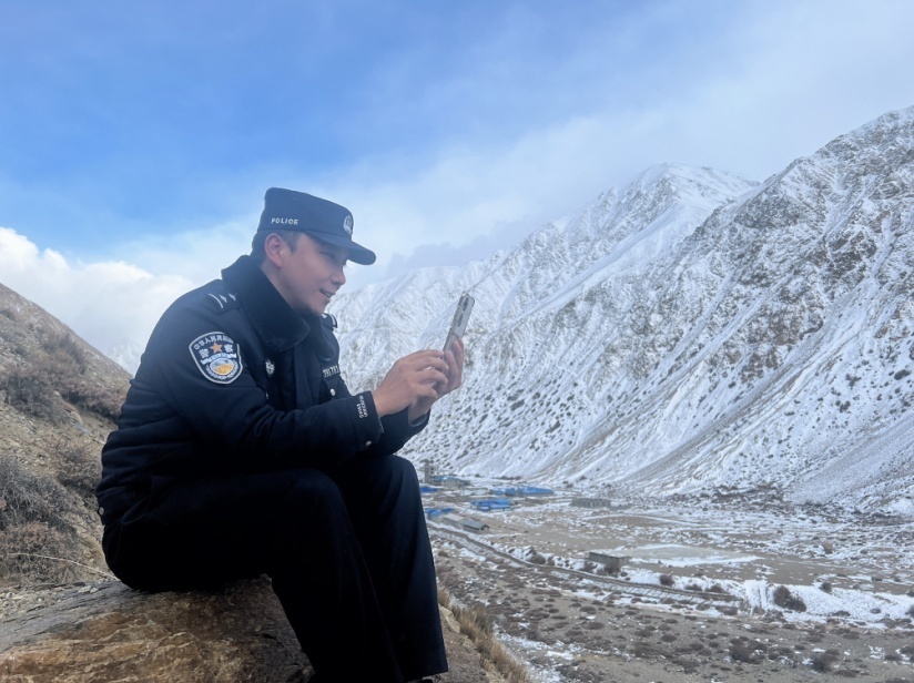 移民警察背景图片