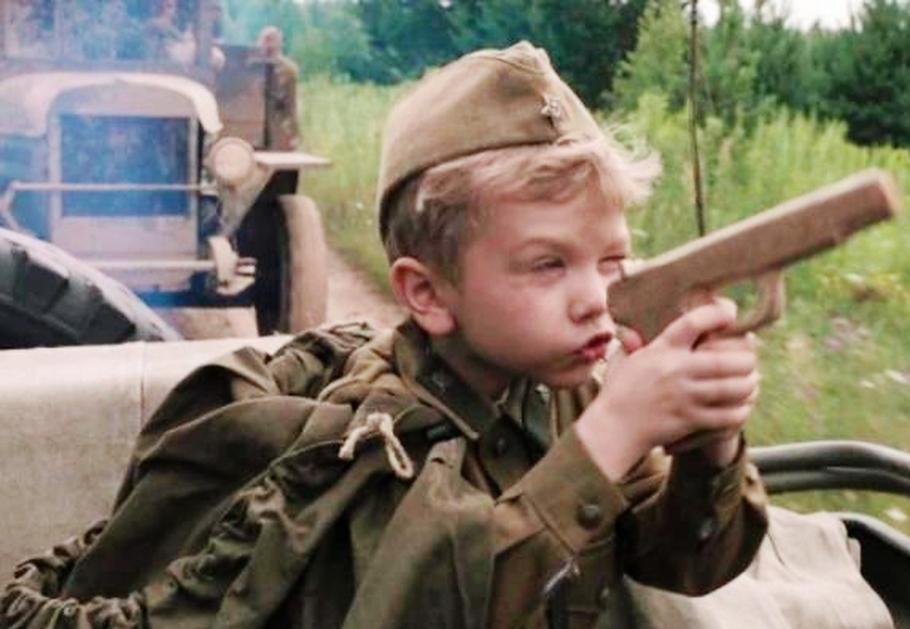 照片中的苏联男孩名叫谢尔盖·阿列什科夫.