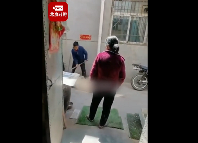 山西男子抡铁锤砸侄子,警方通报