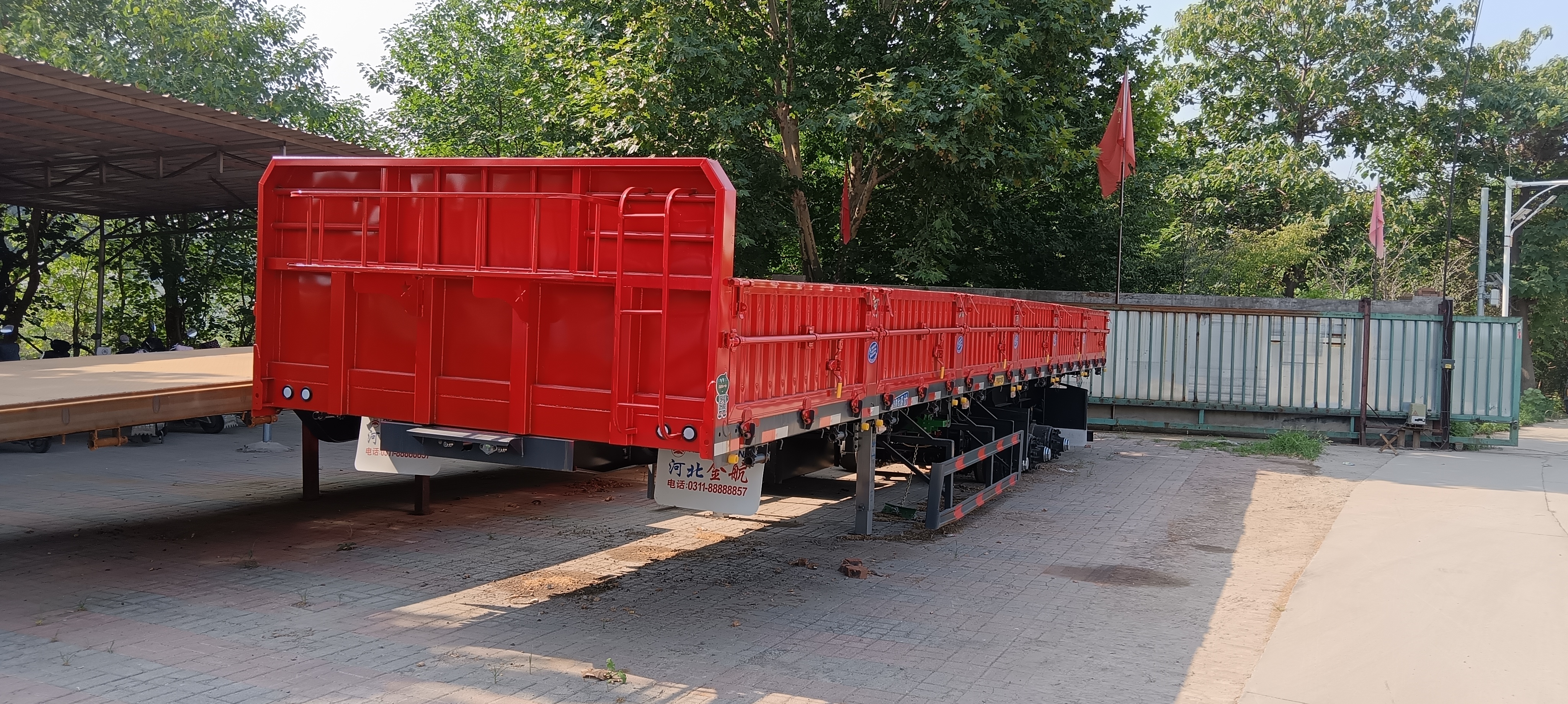 金航13米60标箱侧翻半挂车的轻量化设计