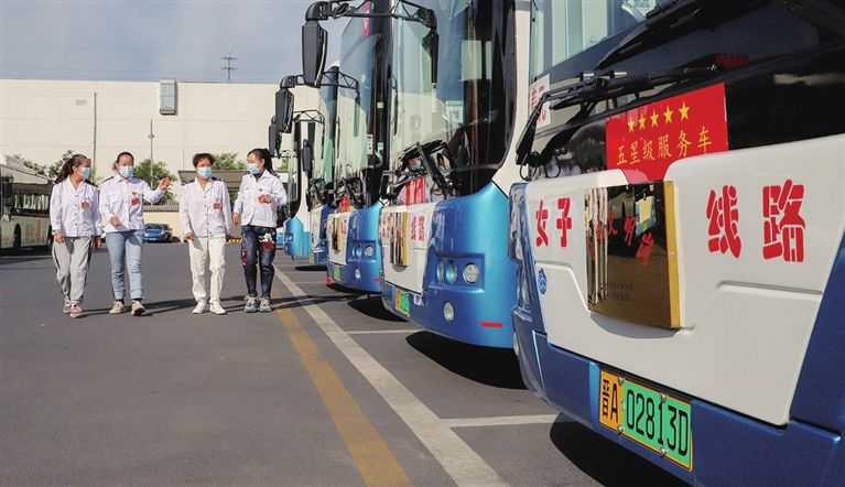 太原公交最亮丽女子线路849路:流动风景线 城市新名片