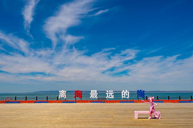 乘着"我的阿勒泰"强劲东风 游客蜂拥福海县乌伦古湖黄金海岸景区