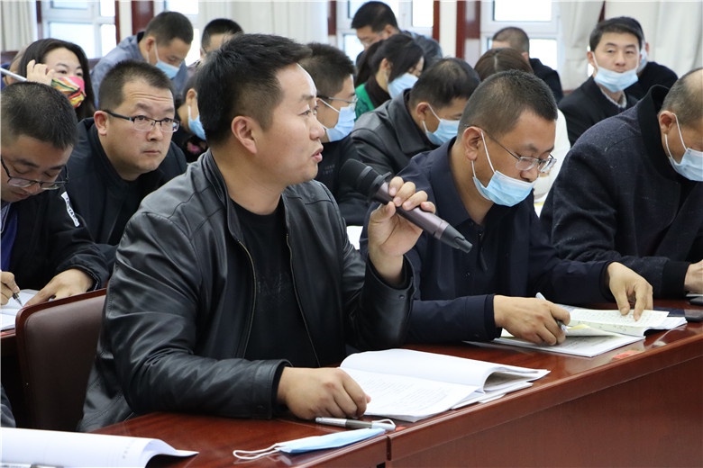 高台一中举办首届班主任论坛