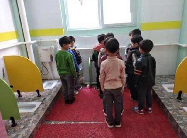 为何大部分孩子不在幼儿园大便,看你家孩子中招没
