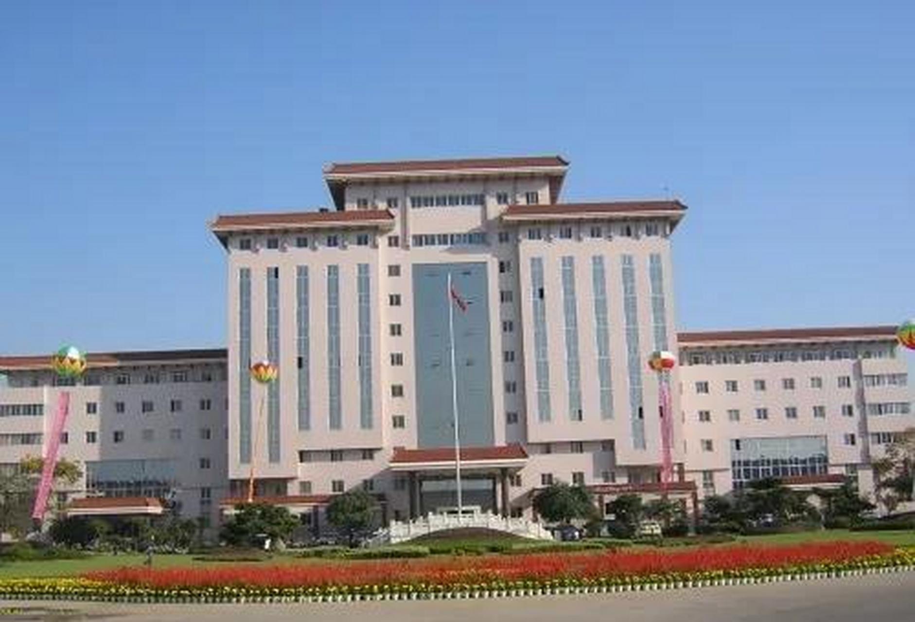 图1滁州市政府大楼 图2安庆市政府大楼 图3沈阳市政府大楼 图4长春市