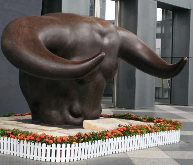 "创业牛"雕塑.(来源:新浪微博网友@江红霄)