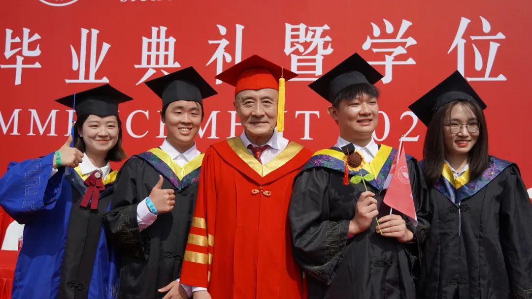 四川大学校长汪劲松:选择是一时的人生,但人生是永恒的选择