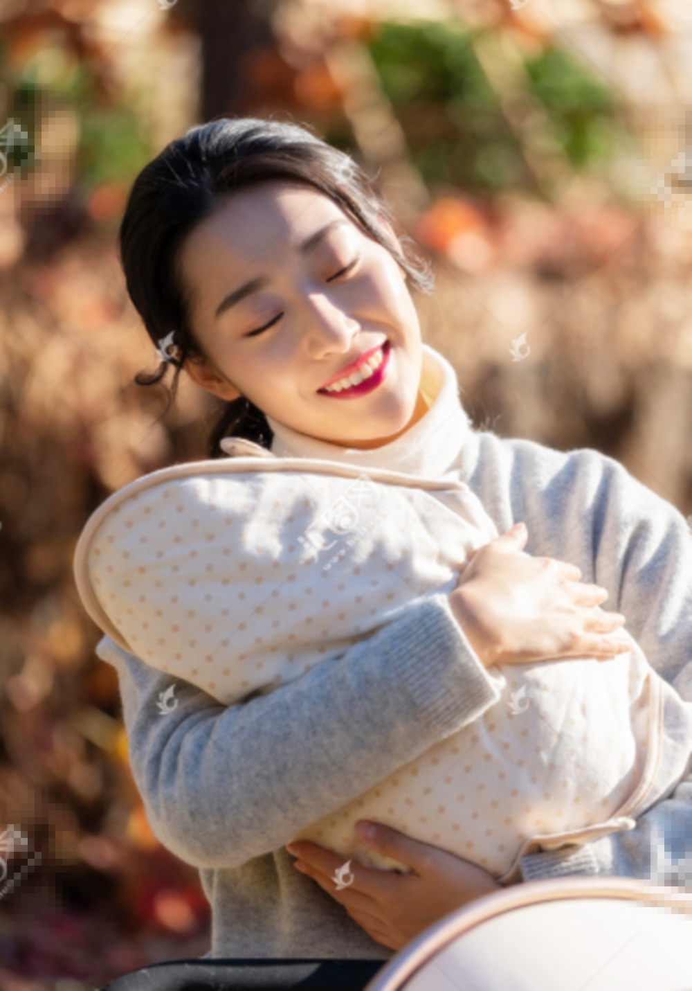 孩子适合多抱还是多躺?长大后会有比较明显区别,家长要正确选择