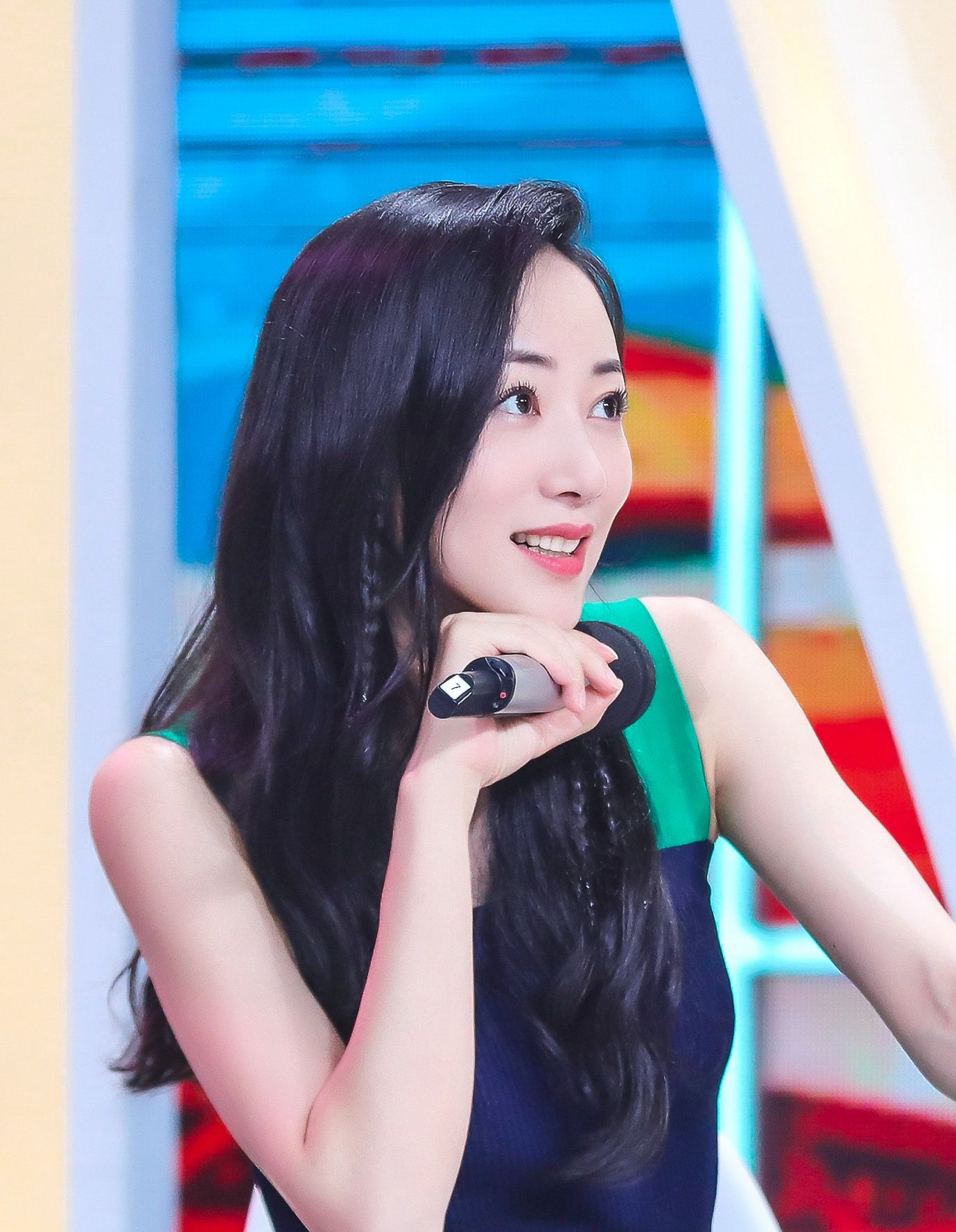 韩雪天天向上甜美笑容活动照