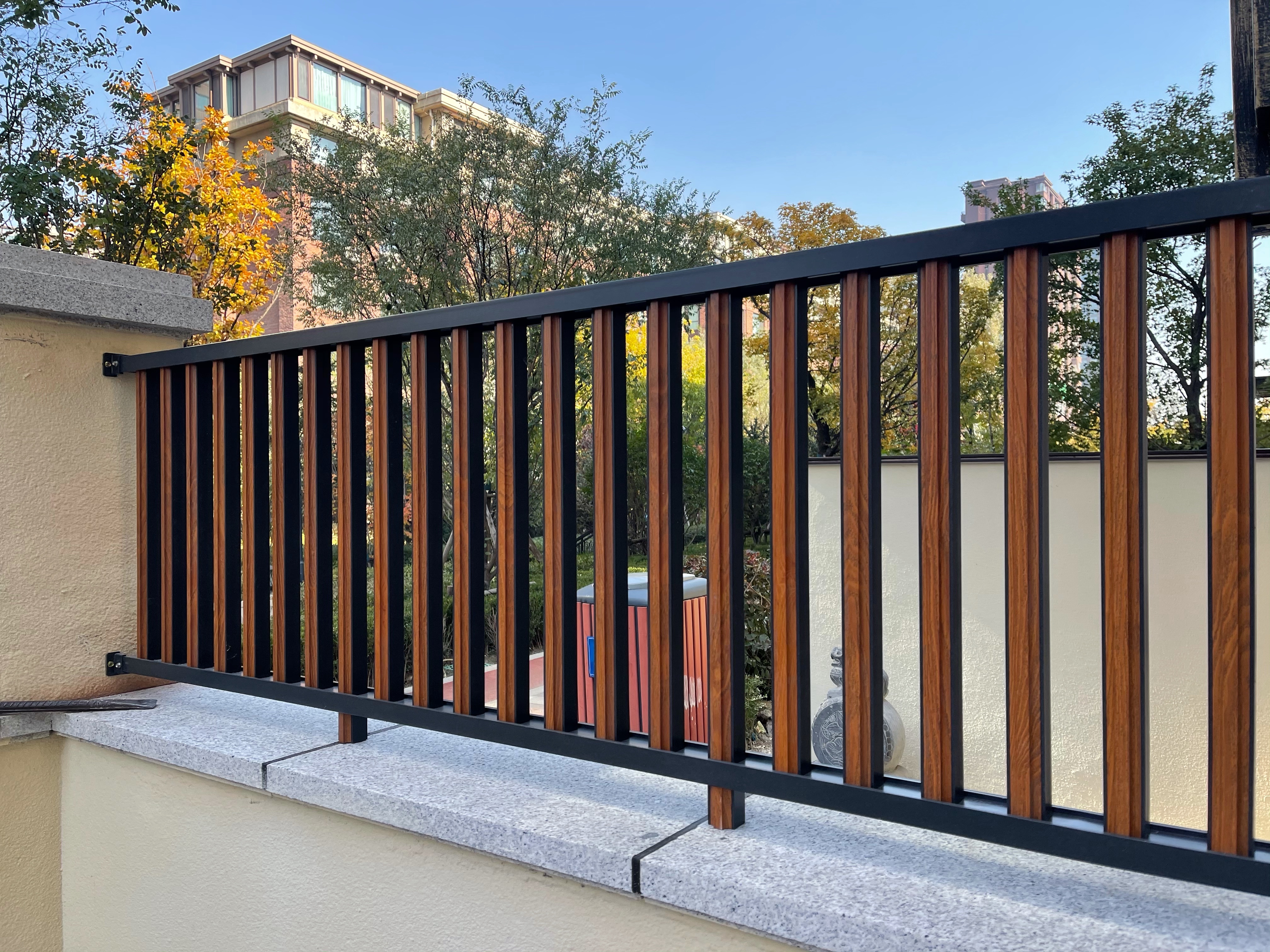 铝艺庭院门,阳台扶手,庭院围栏……有关铝艺产品,你要知道这些