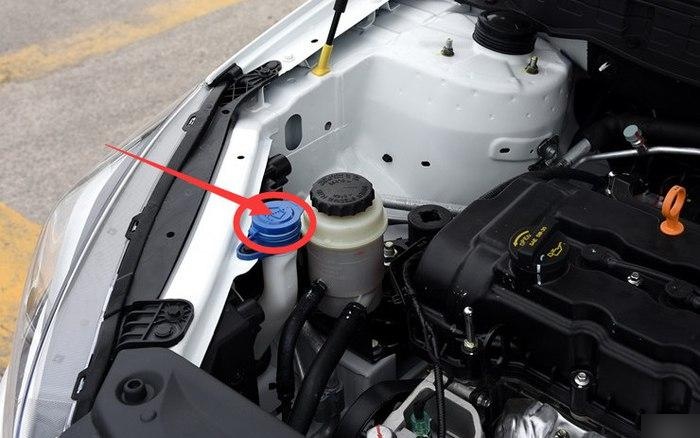 吉利星瑞玻璃水在哪里加