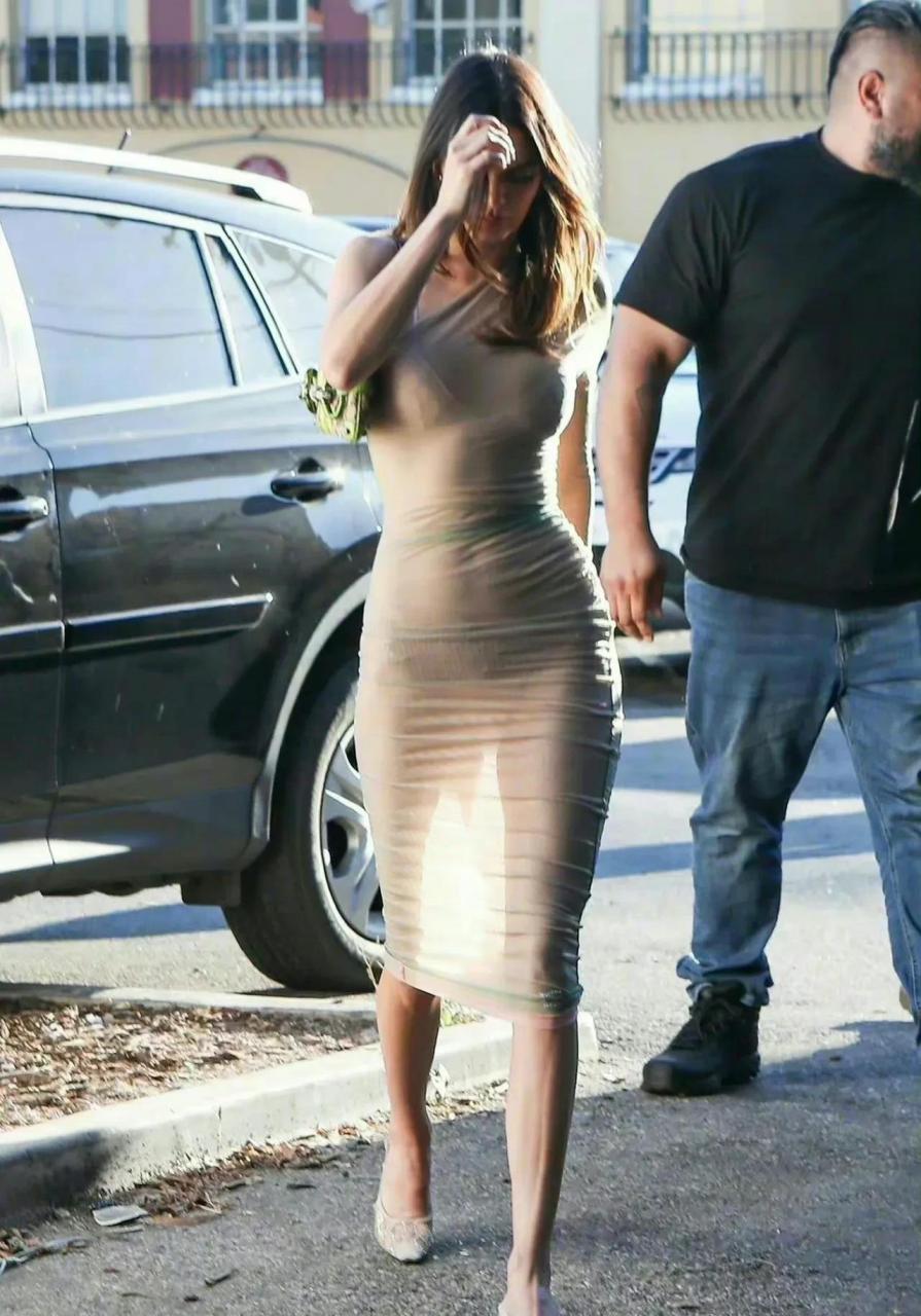 肯豆一身轻薄透视装凸显出曼妙的身材…… #肯豆# #欧美明星