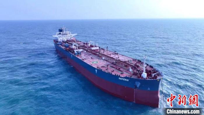 中国自主开发设计油轮外高桥口岸首航出海