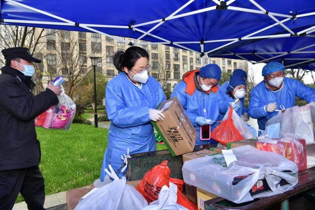 直击·滨江抗疫丨近4000名居民,两个半小时就能做完核酸检测!
