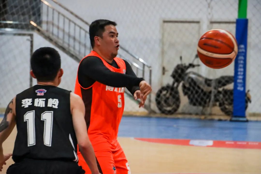 「篮球联赛」苦战四节长江地产虽败犹荣,主力缺阵博乐体育终盘定局