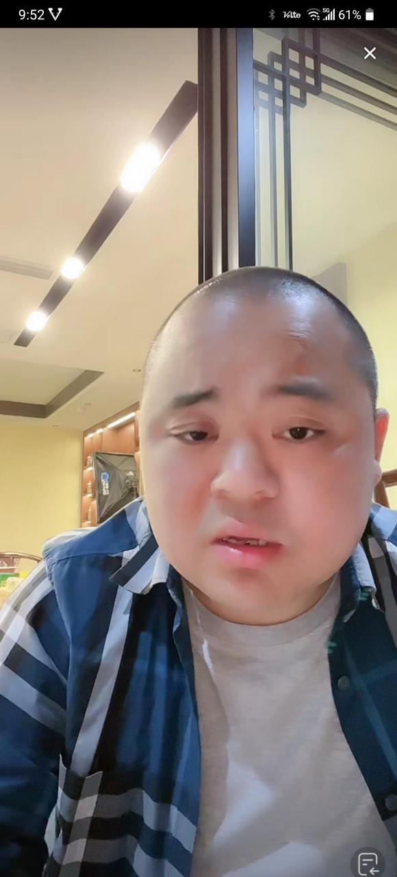 人生##男人##人生#  毕业季要到了  一个老表把他家快毕业的大公子带