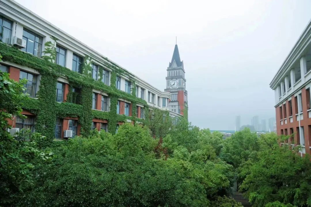 杭州英特外国语学校天元公学国际部以"走得出去回得来"为办学目标