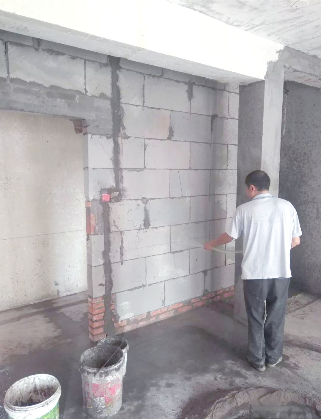 泥工施工详解:墙体抹灰的完整流程