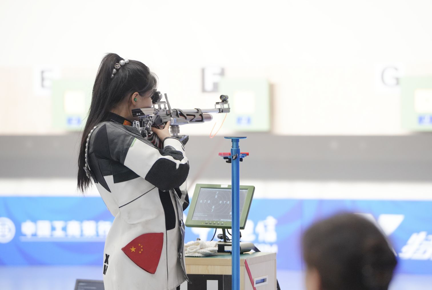 成都大运会丨中国射击运动员邢航获女子十米气步枪铜牌