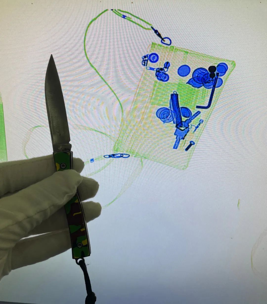 【机关安全】安全无小事---浠水法院法警细心安检  查获违禁刀具