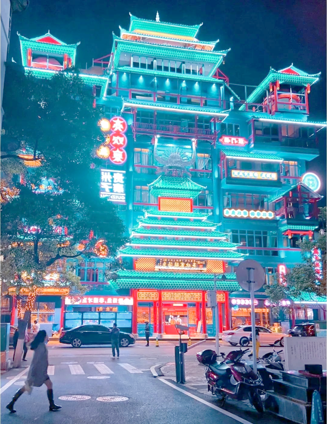 贵阳城市漫步:探寻花溪十字街与电台街的烟火与文艺时光