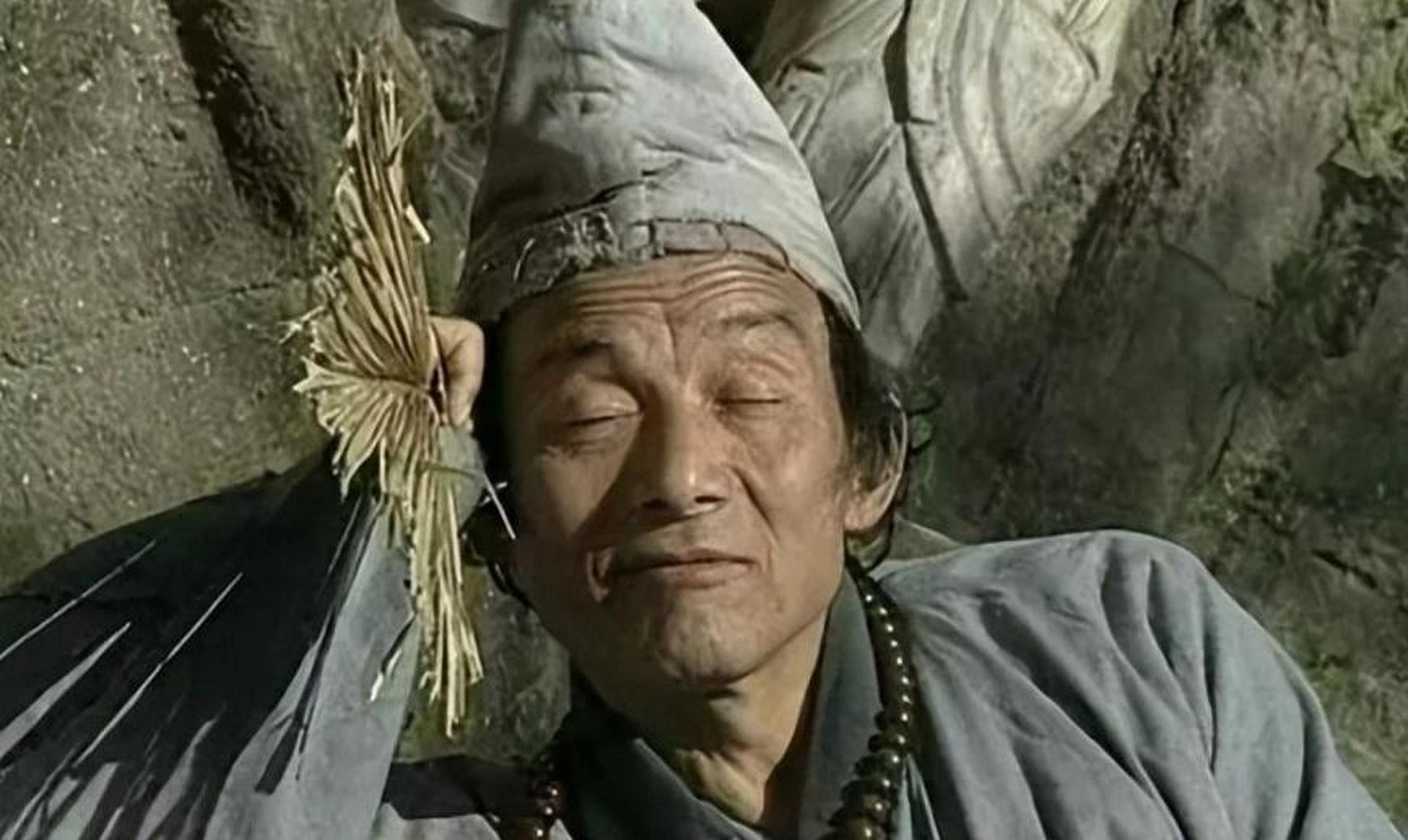 [比心]35年前,游本昌在出演济公时,遇到了三件怪事,每件事都十分奇幻