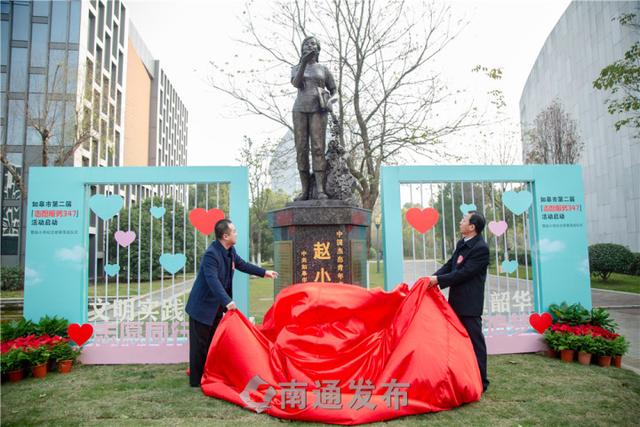 赵小亭纪念塑像落成丨十年了,我们从未忘记过你