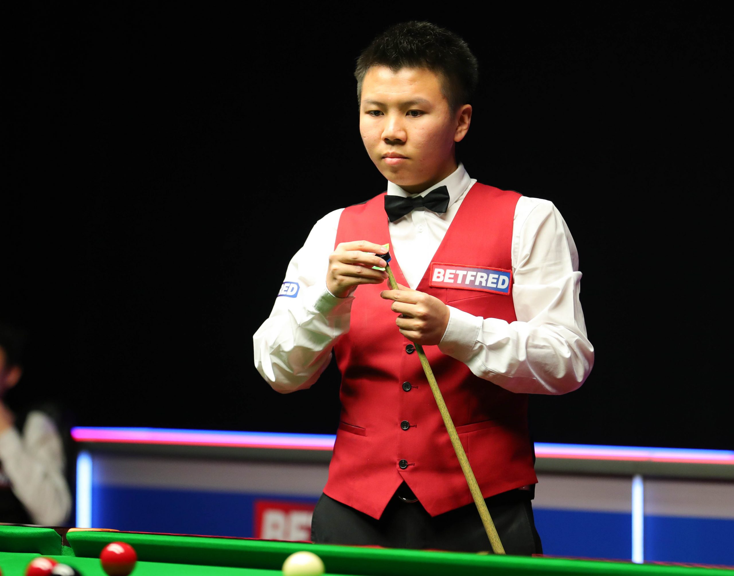 周跃龙关键时刻母球摔袋,错失最后机会,2-4不敌名将无缘十六强