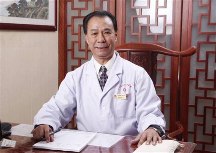 揪住岭南人"怪脾性"的医者——邱健行