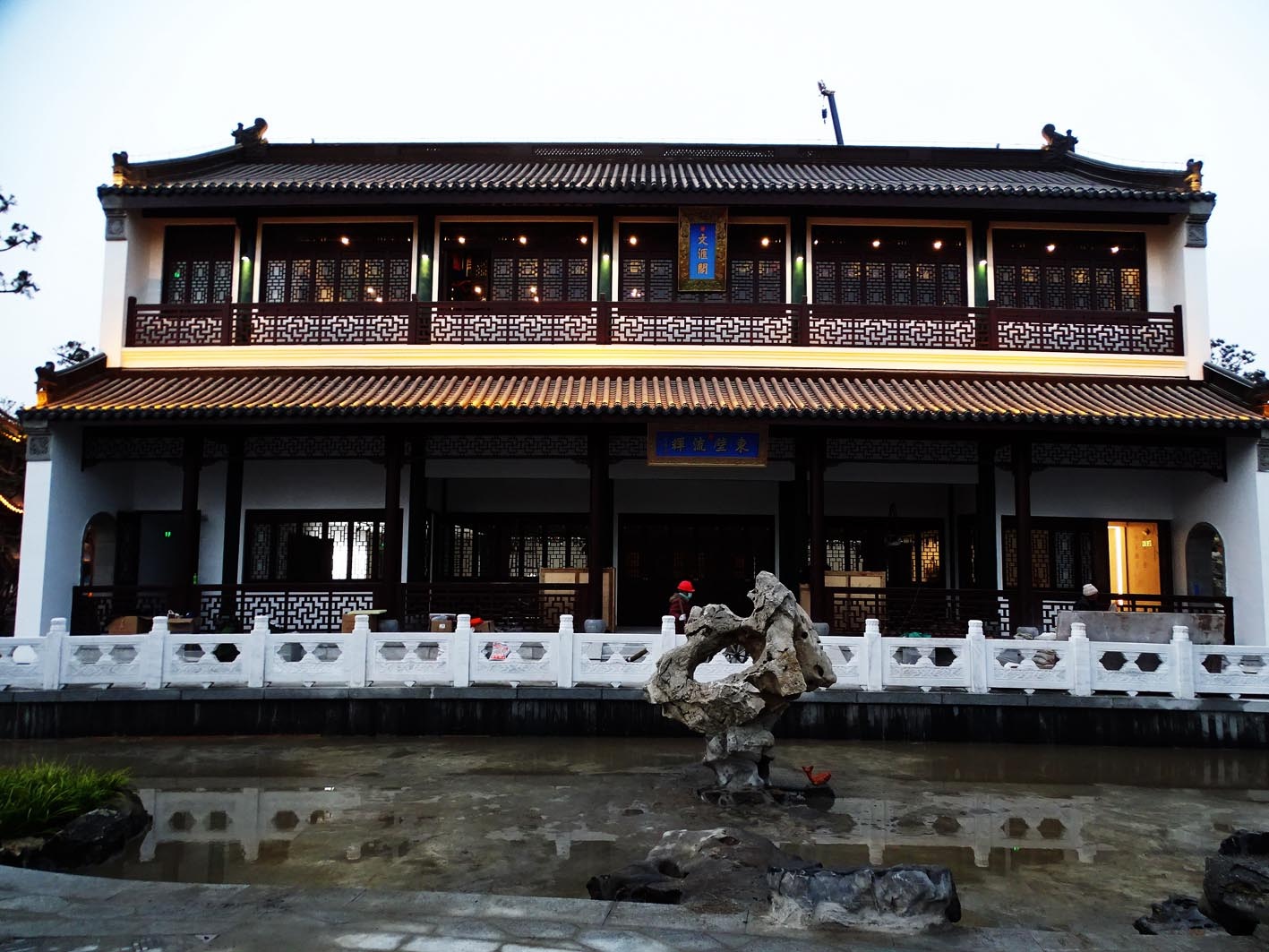 扬州文汇阁内外部装饰装修基本完成 建筑亮化开始点灯