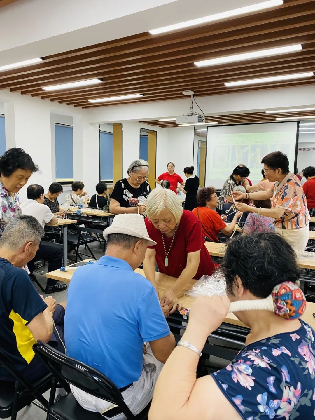 把"养老"变"享老",他们助力社区老年人健康养老