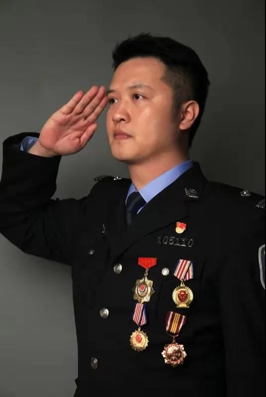 榜样力量丨覃佳森:全国百佳刑警 剑指"电诈"犯罪