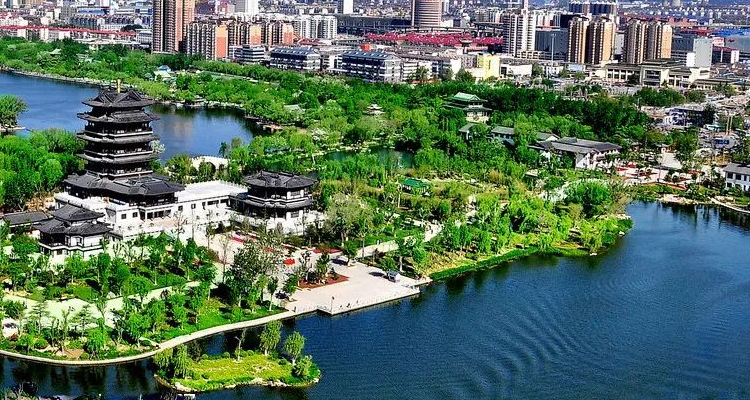 天下泉城和江北水城分别指