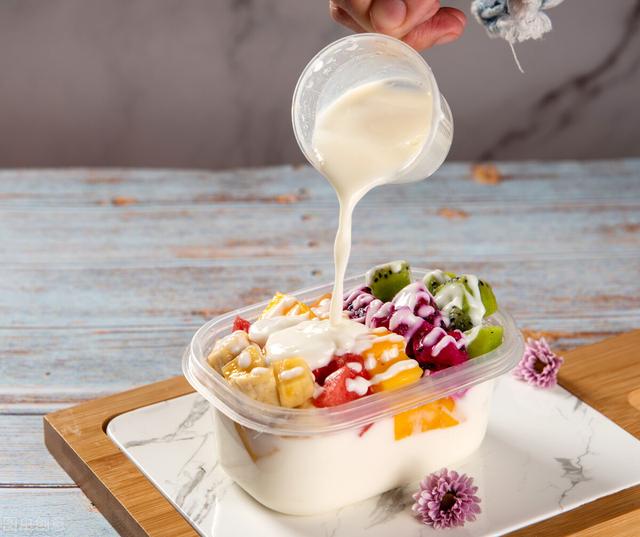 饮品店一天卖200杯,为何还亏本?