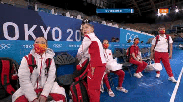 十六岁金牌少女表现出色,被问及需要什么礼物,她说只想要保温杯