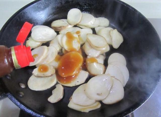 今天教大家一道营养美味的菜,鲍汁杏鲍菇