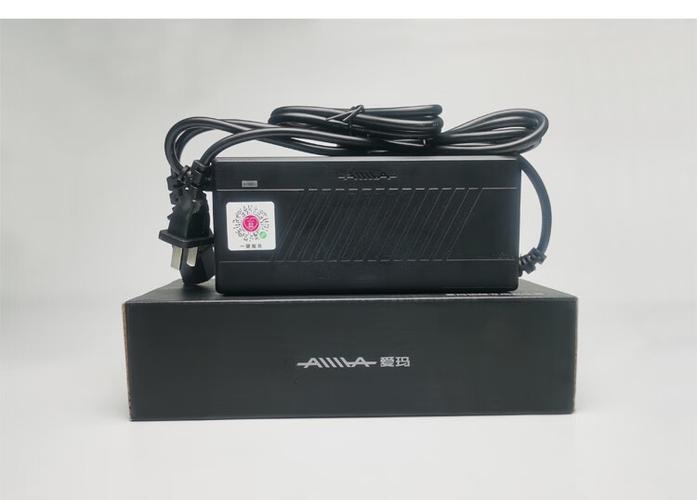 关于你提到的电脑硬件问题,特别是爱玛电动车充电器插上电源后绿灯