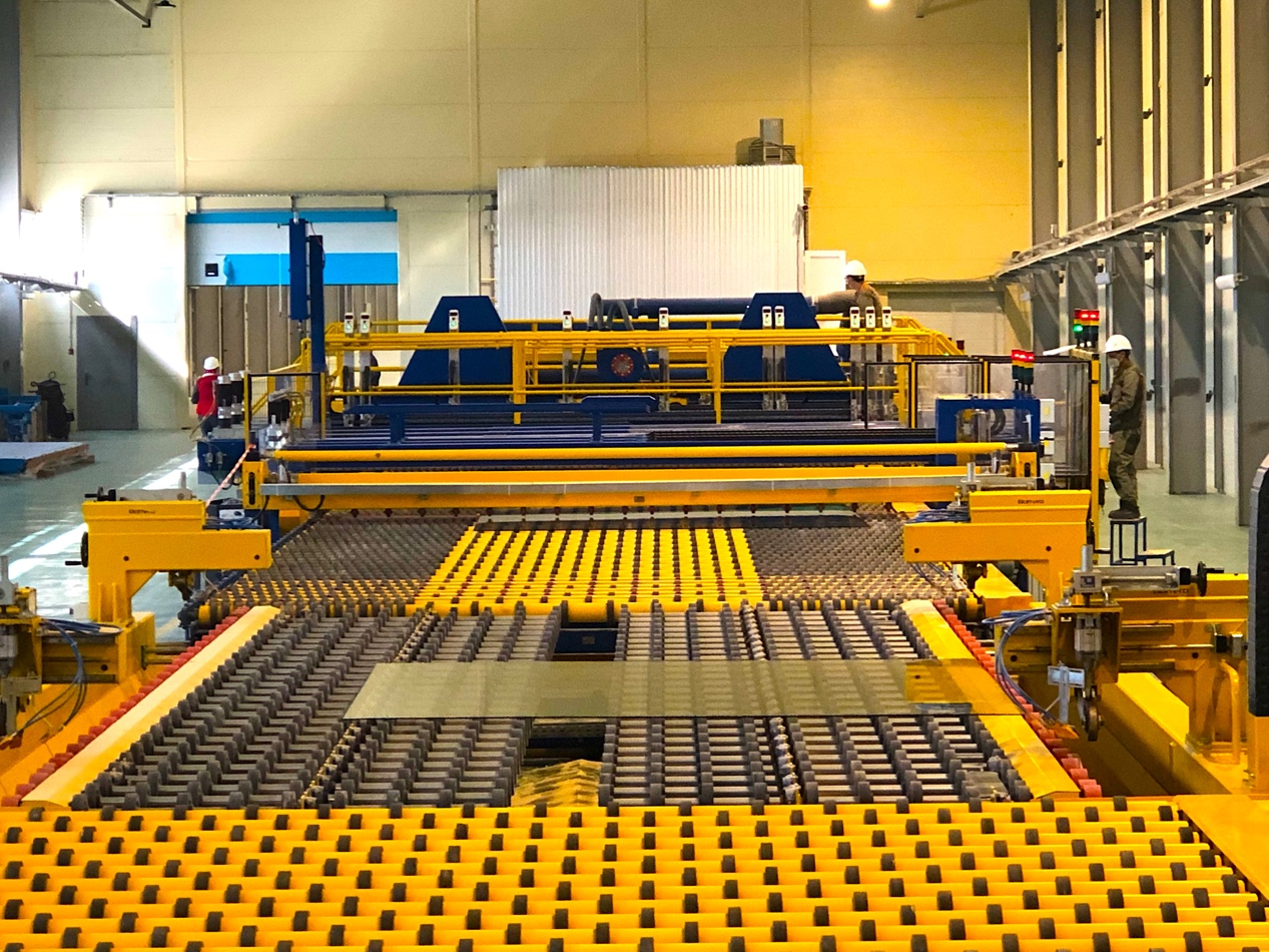 哈萨克斯坦一条浮法玻璃生产线投产