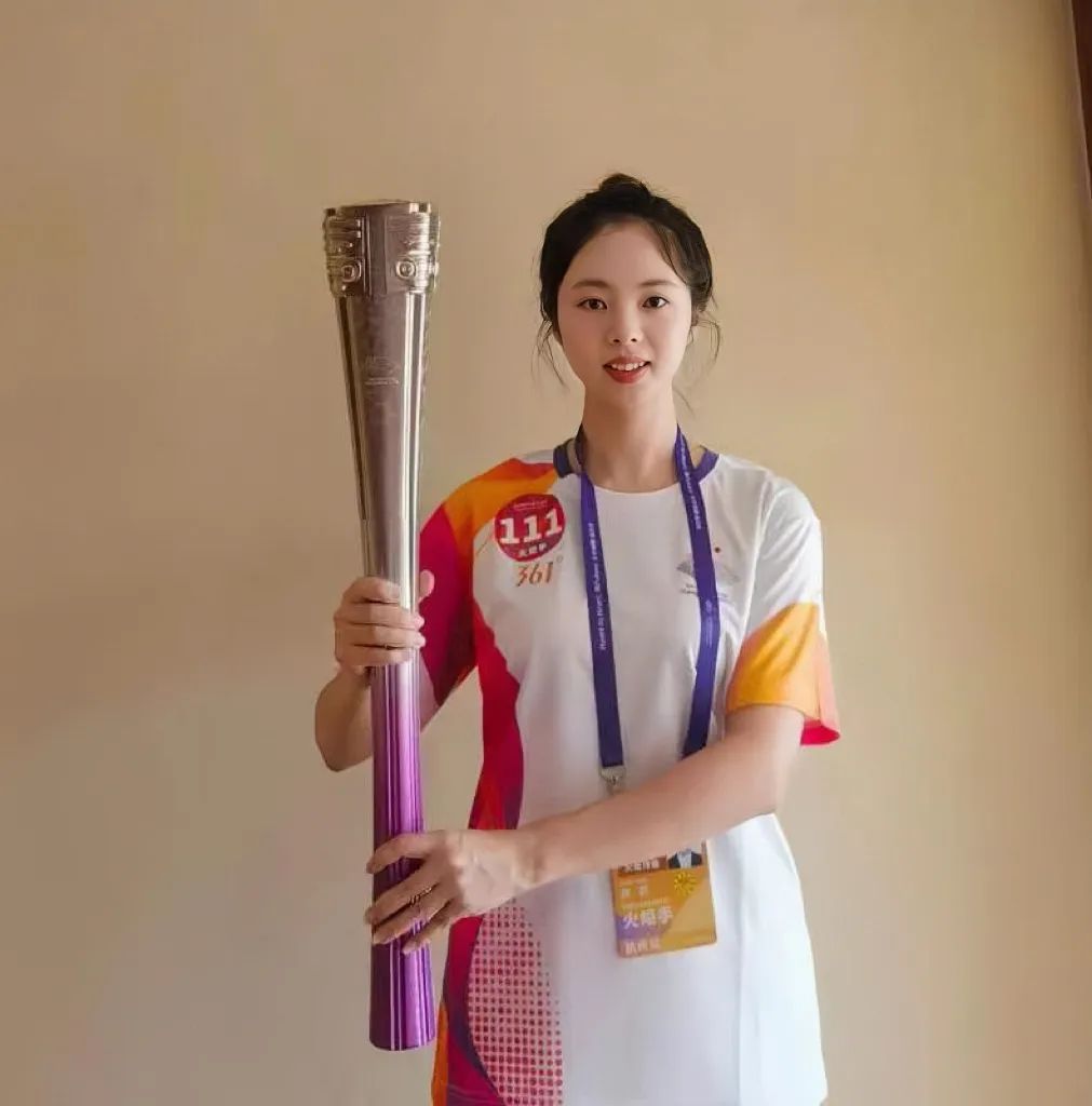 周颖杭州亚运火炬手:能成为一名火炬手,我感到非常光荣,也觉得压力
