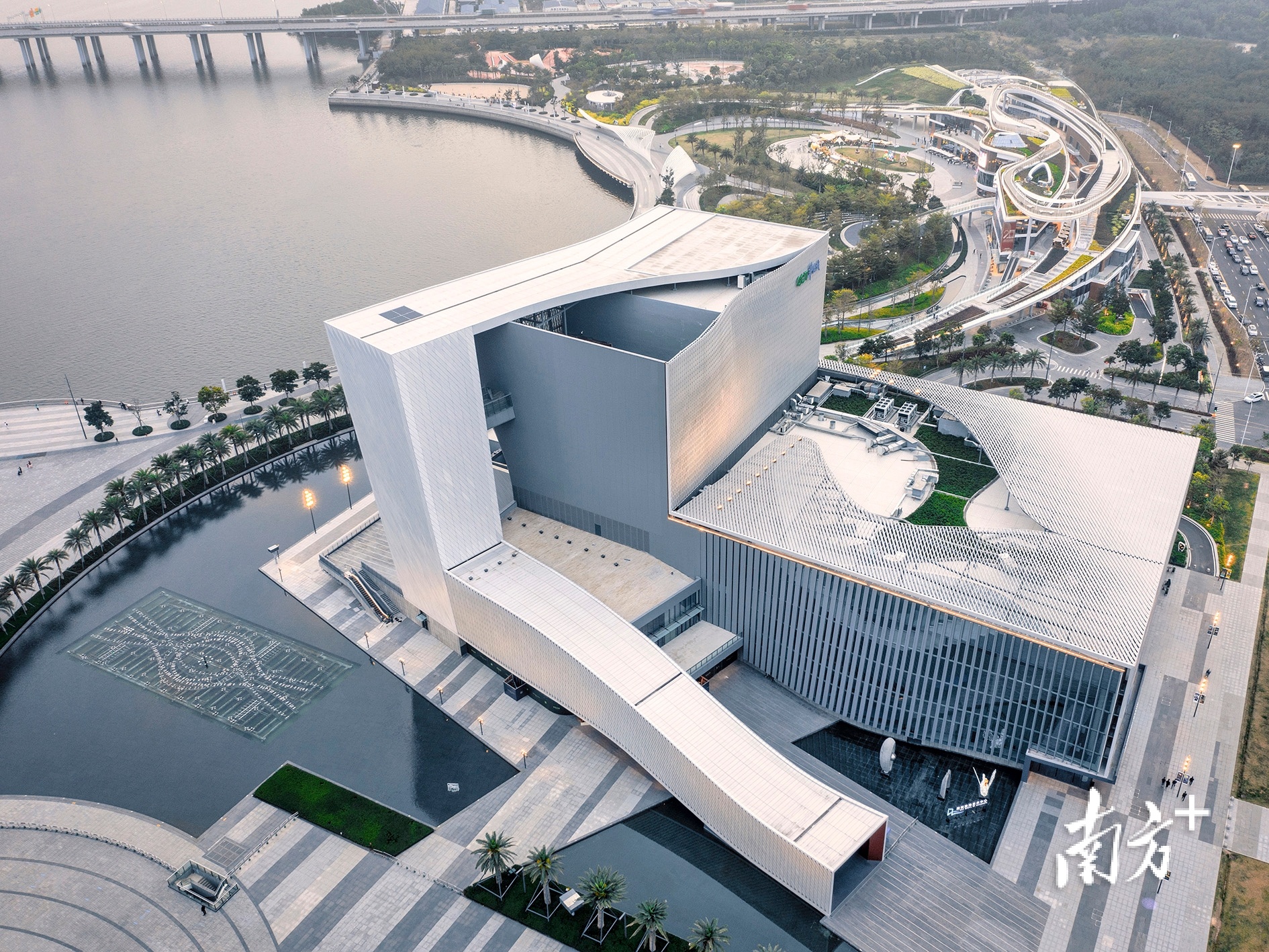 广东十大宝藏建筑——深圳滨海艺术中心