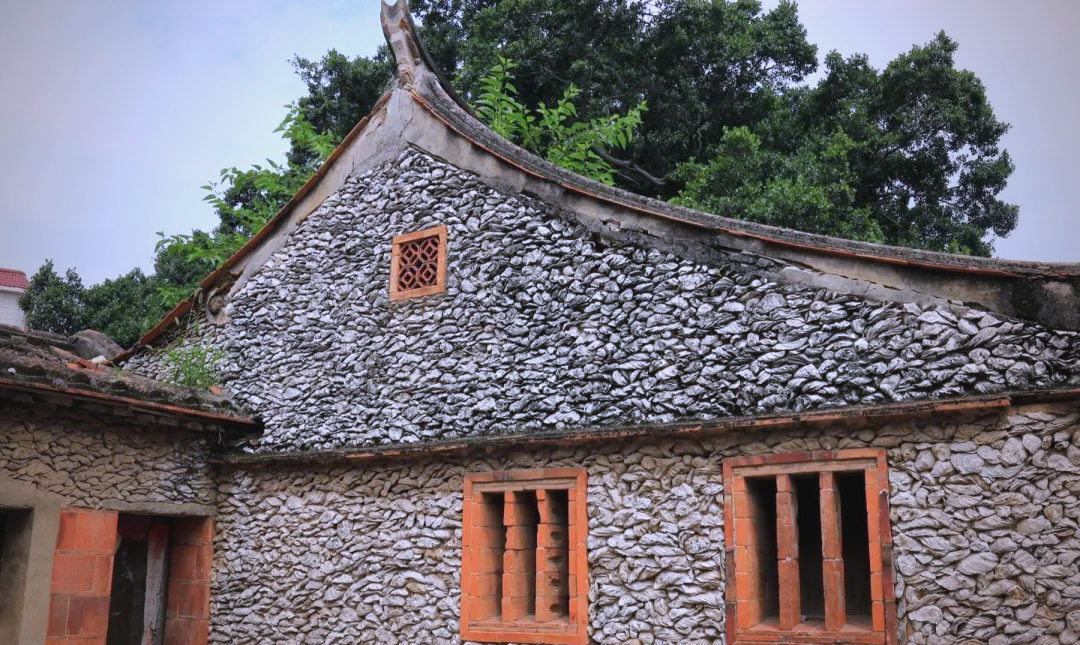 闽南古大厝山墙窗的营造特色与实用功能