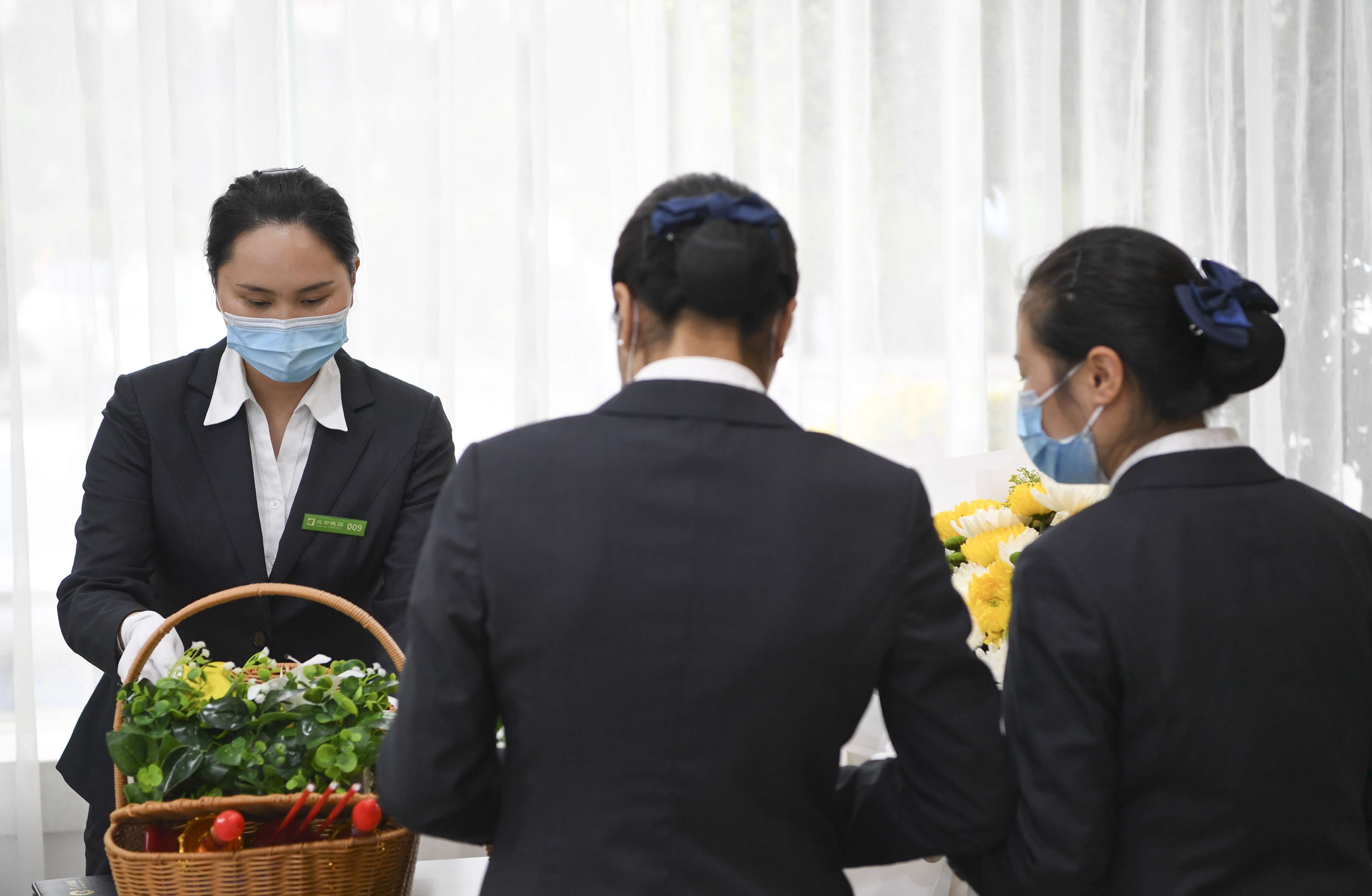 (新华全媒 )"95后"女孩游璐:"代客祭扫也是一种感情的代入"