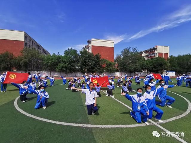 石河子第十九中学:"绽放时代芳华 青春当燃不让"