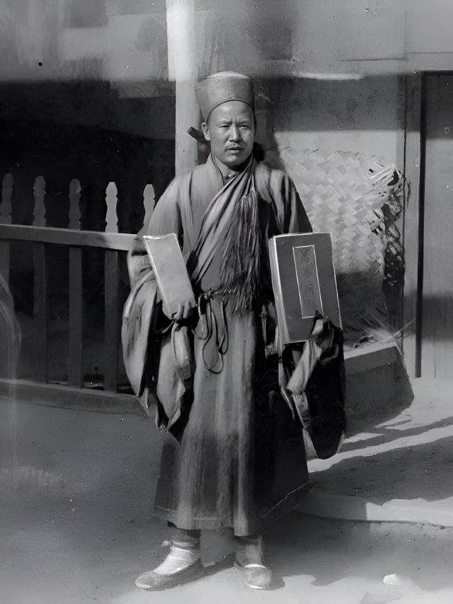 莫高窟文物的流失还得从一个姓王的道士说起.