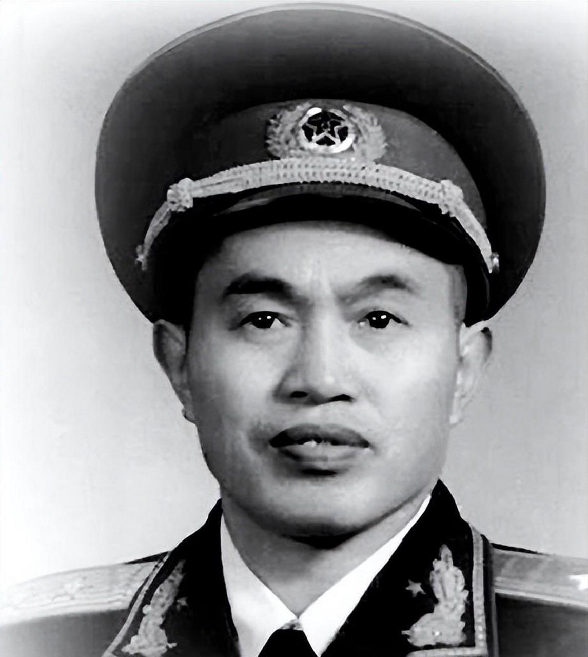 [太阳]1969年,兰州军区司令皮定钧在外视察,路过一村庄时,发现几个十