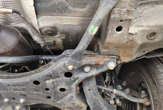 吉利帝豪底盘生锈问题怎么解决