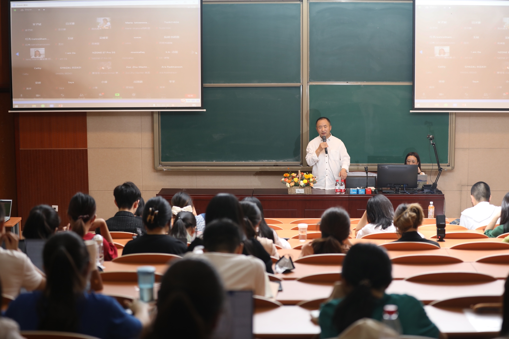 北京语言大学线下通识课《中国作家公开课》开课