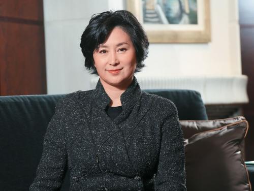 何鸿燊去世发布会,继承人身份的何超琼,也曾"年少轻狂"