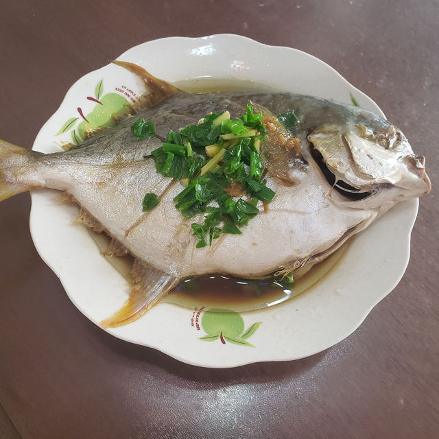 清蒸金鯧魚,魚肉鮮嫩,簡單美味!