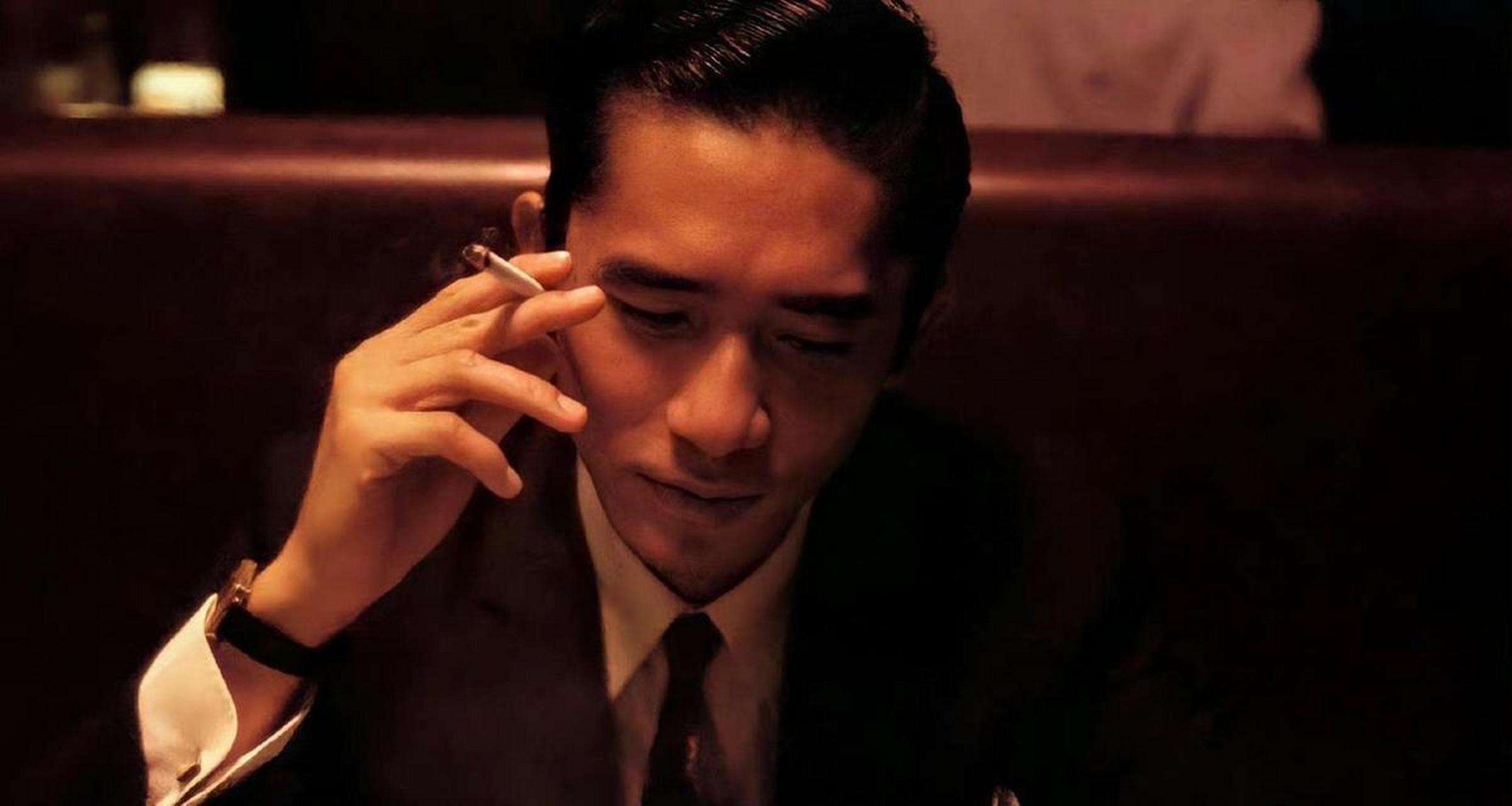 梁朝伟经典动作,《花样年华》(2000)|《无名》(2023).